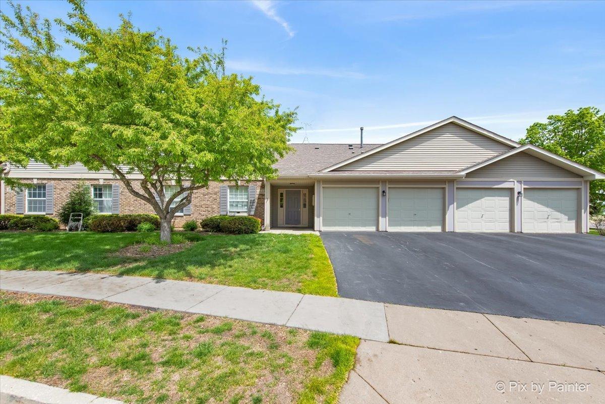 1023 Berkshire Ct. #D, Elgin, IL 60120