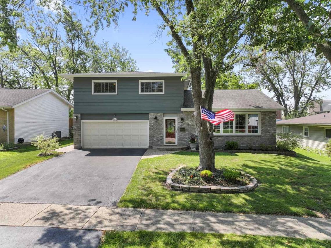 209 June Ln., Lombard, IL 60148