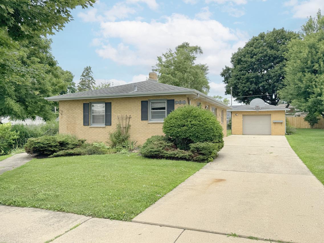 598 Oakhill Rd., Elgin, IL 60120