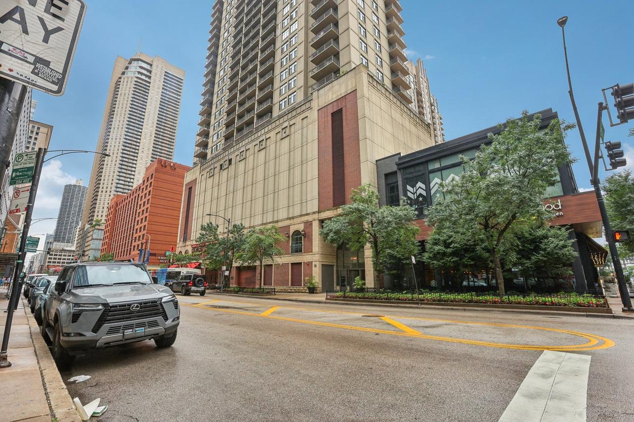 630 N State St. #2004, Chicago, IL 60654