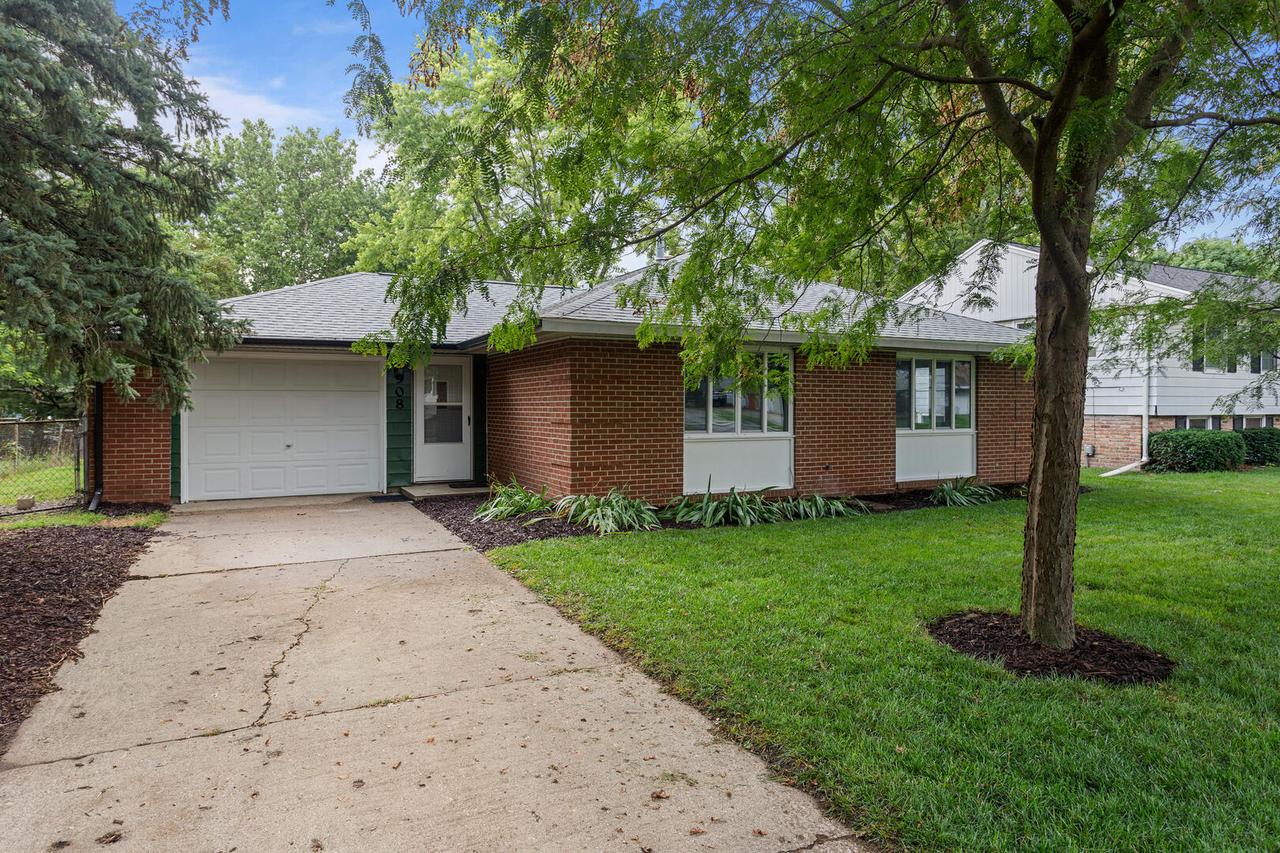 908 Dogwood Dr., Champaign, IL 61821