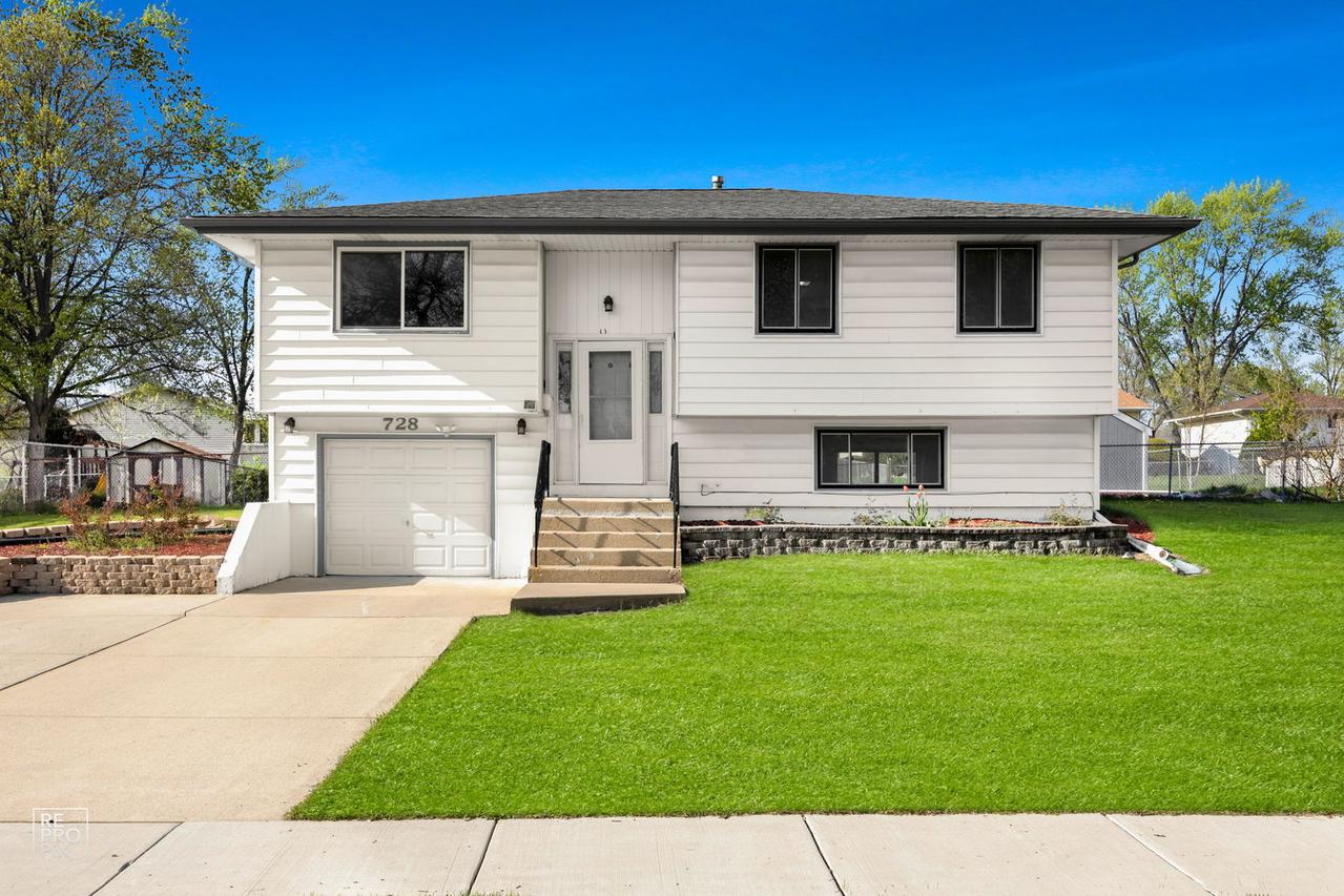 728 Boxwood Dr., Schaumburg, IL 60193