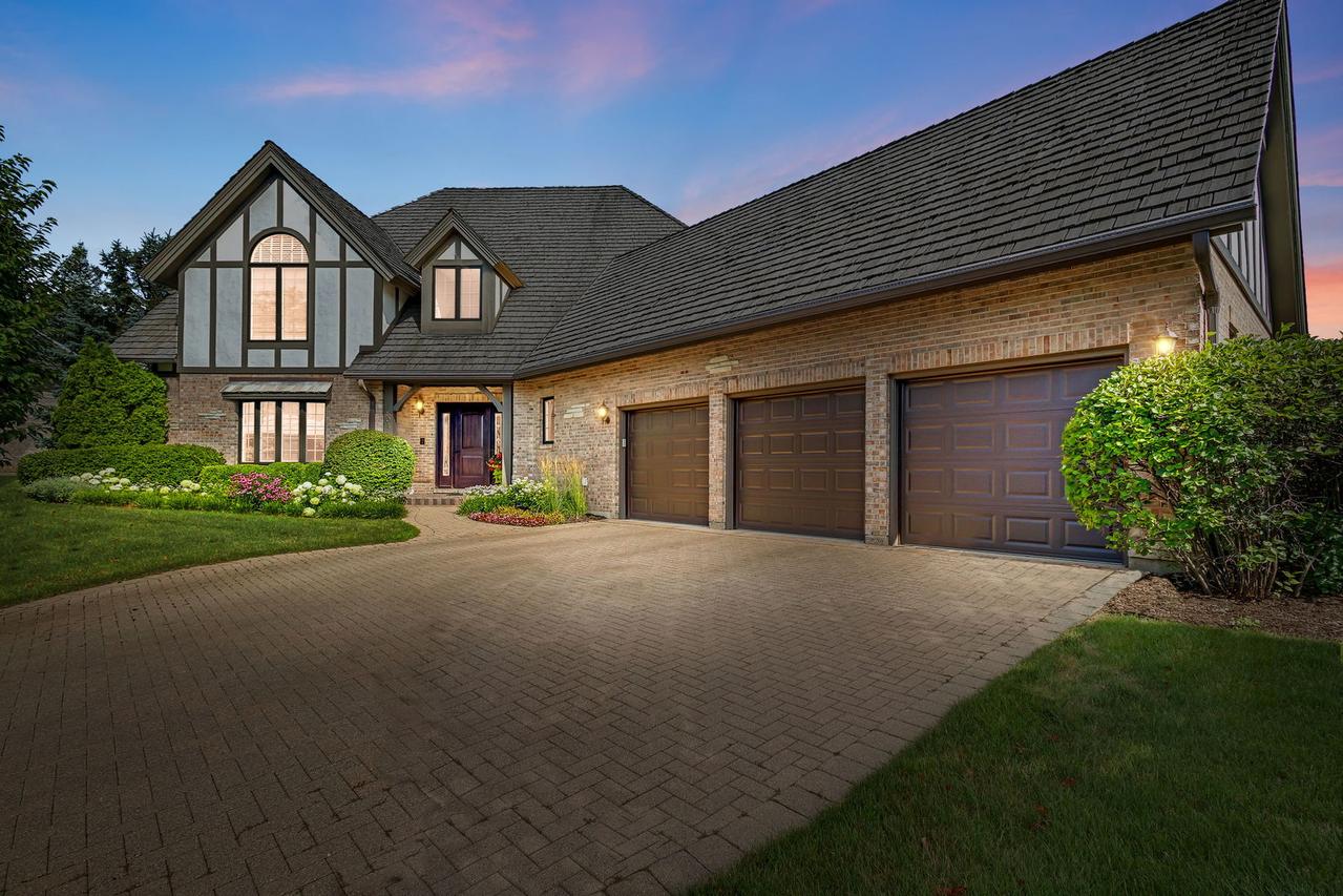 804 Kenmare Dr., Burr Ridge, IL 60527