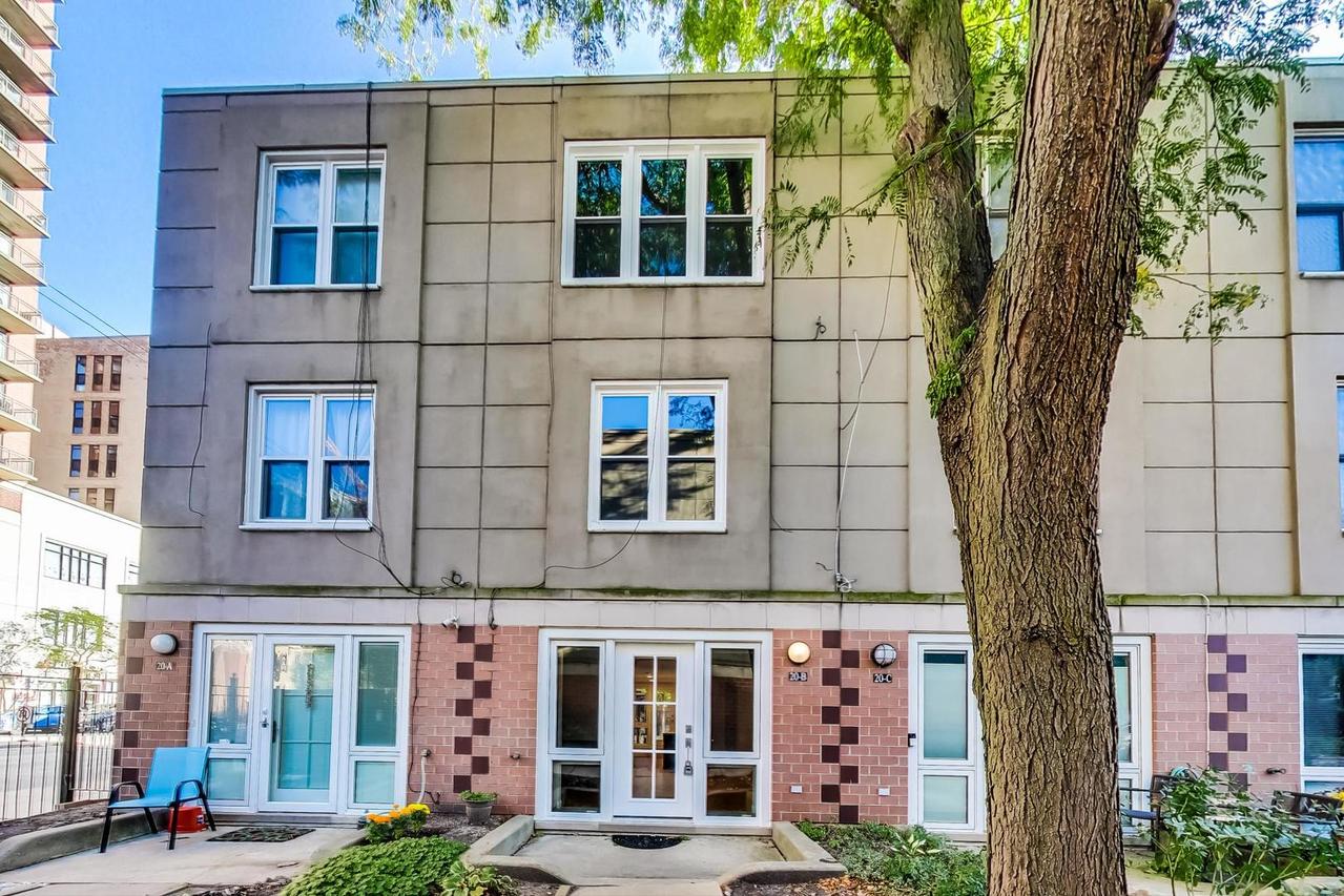 20 W 15th St. #B, Chicago, IL 60605