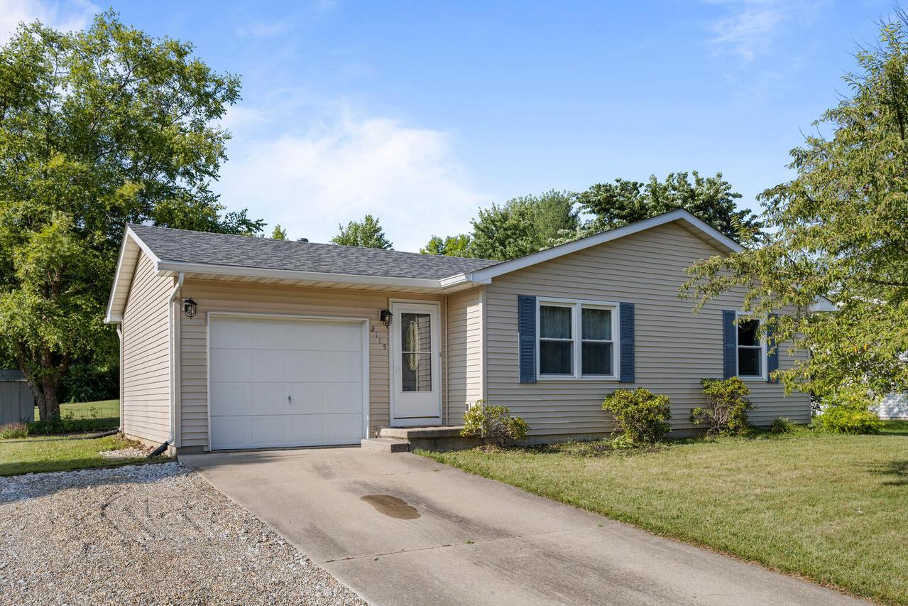 2115 Robin Rd., Mahomet, IL 61853