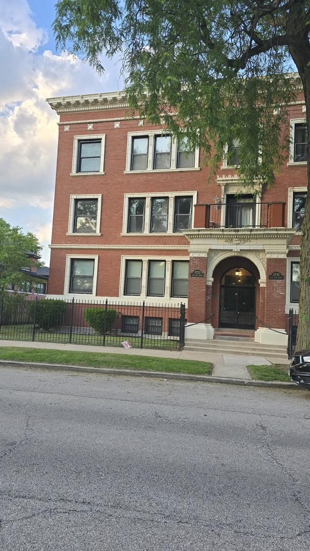 3733 S Lake Park Ave. #1, Chicago, IL 60653