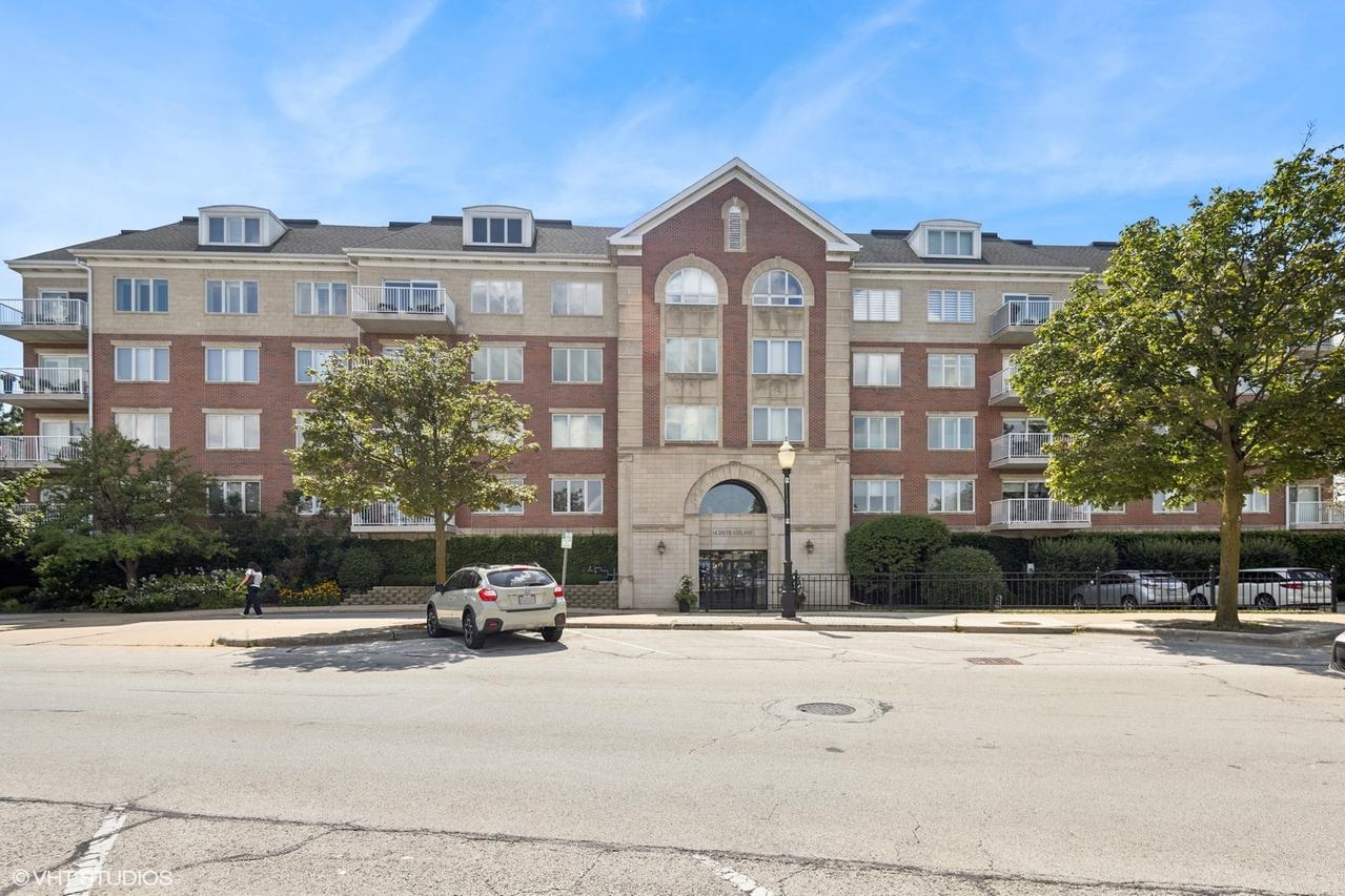 14 S Ashland Ave. #305, La Grange, IL 60525