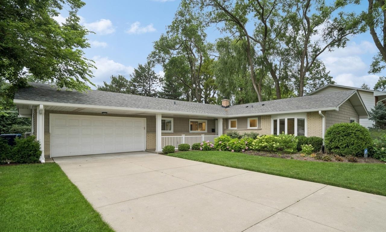 1540 Maple Ave., Northbrook, IL 60062