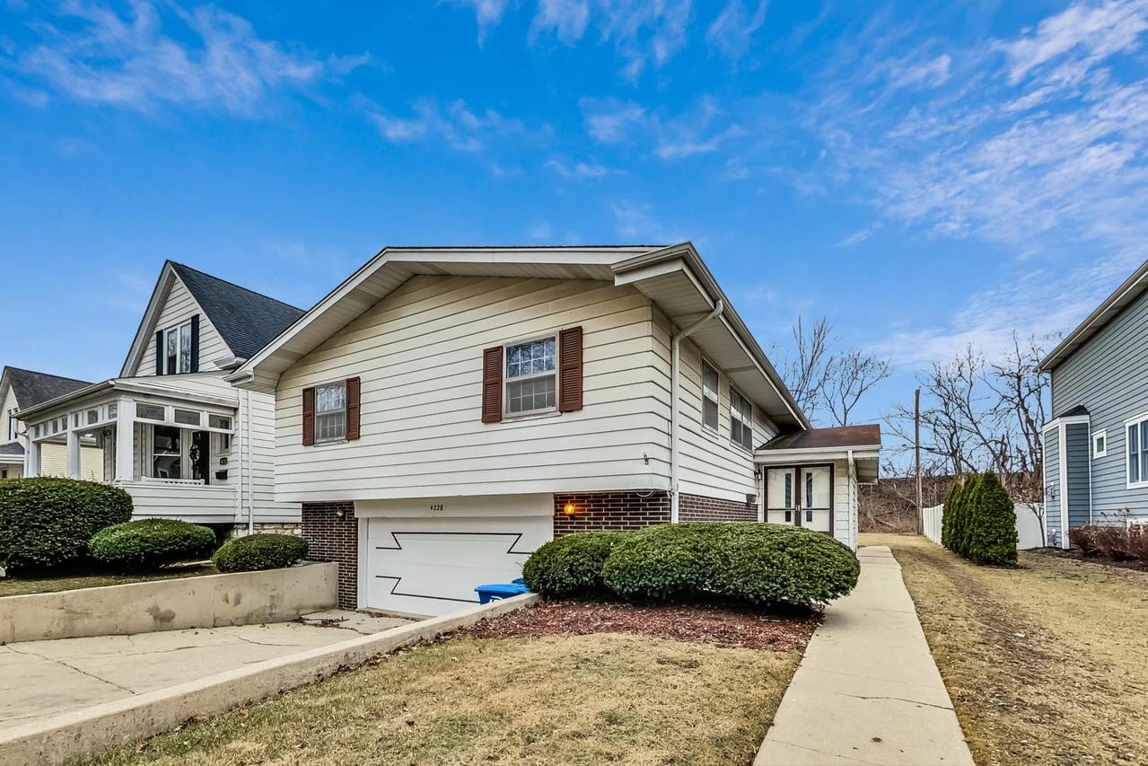 4228 Western Ave., Western Springs, IL 60558
