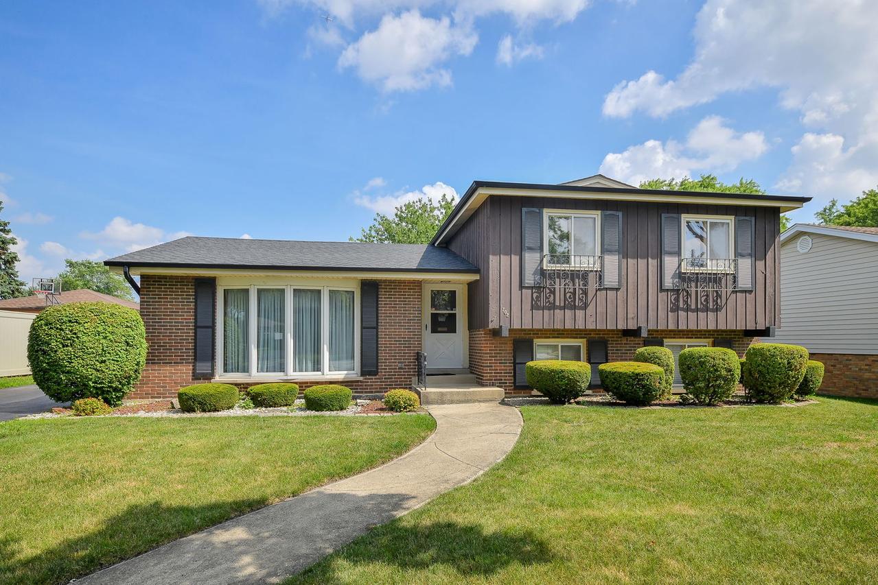 1702 W Stone Ave., Addison, IL 60101