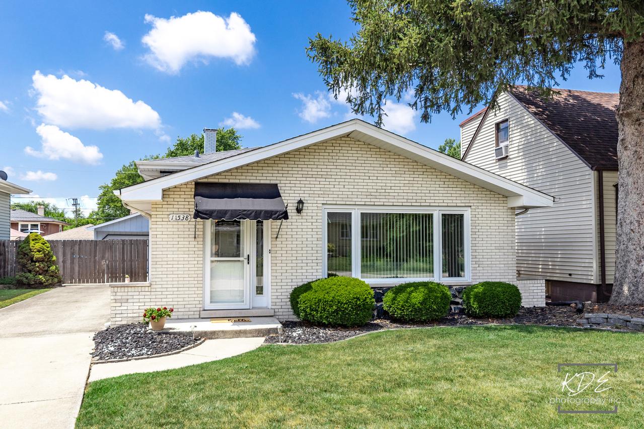 11538 S Leamington Ave., Alsip, IL 60803