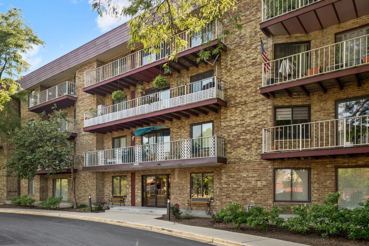 5400 Astor Ln. #203, Rolling Meadows, IL 60008