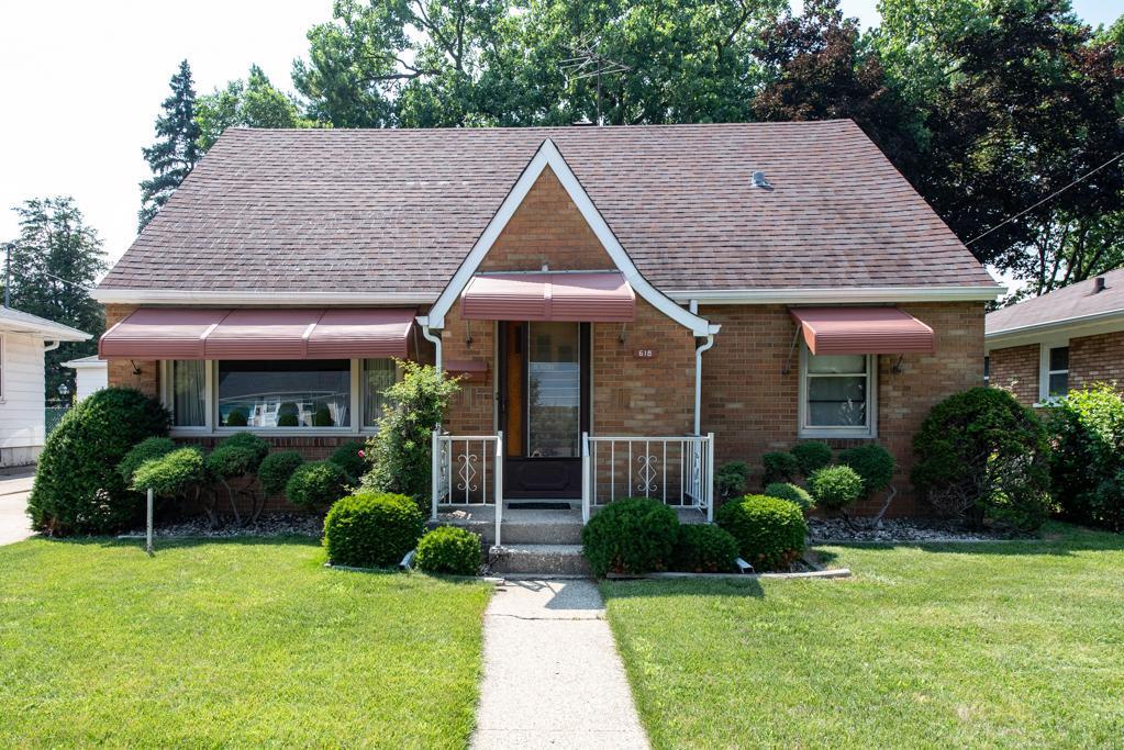 618 N Lewis Ave., Waukegan, IL 60085