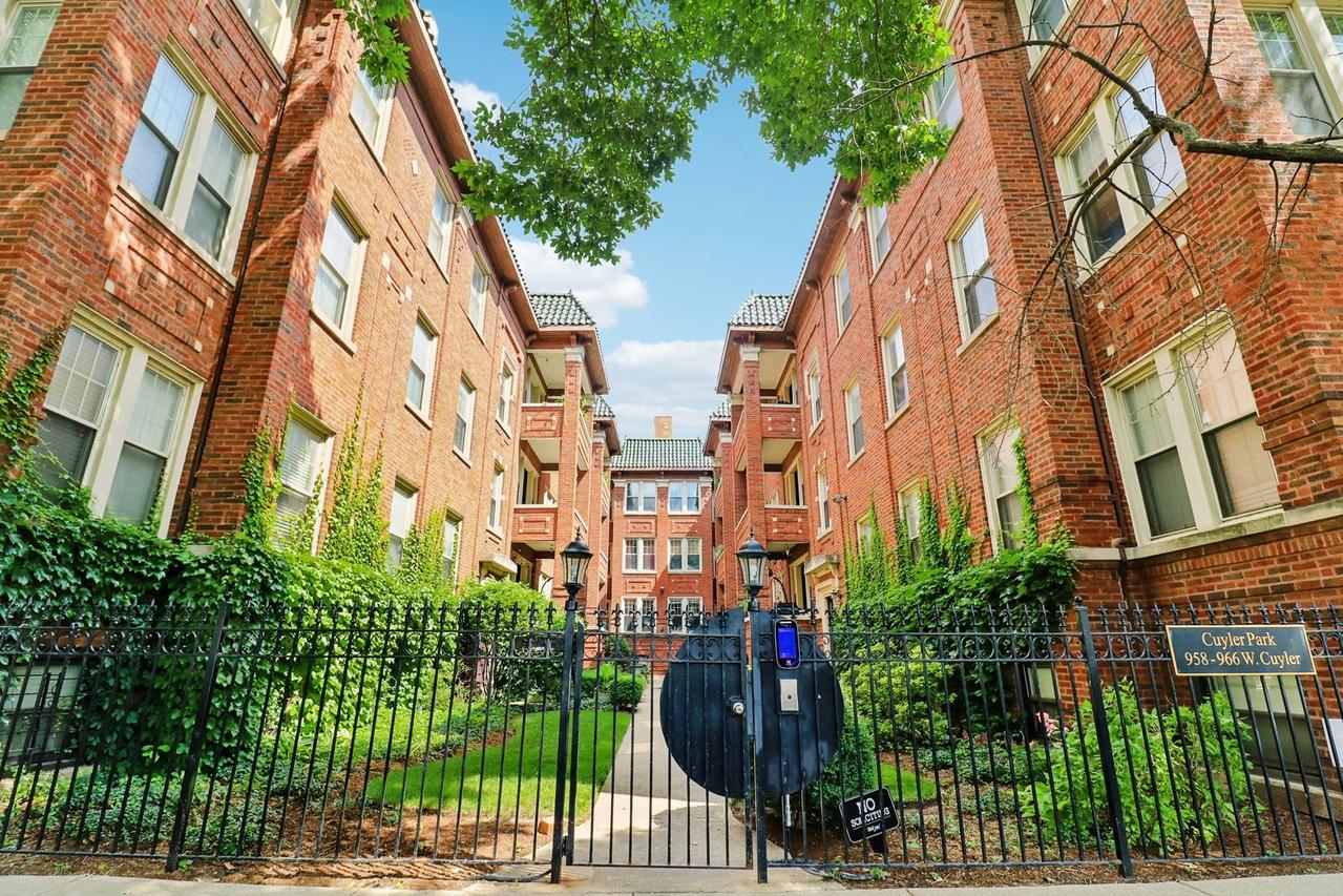 960 W Cuyler Ave. #1S, Chicago, IL 60613