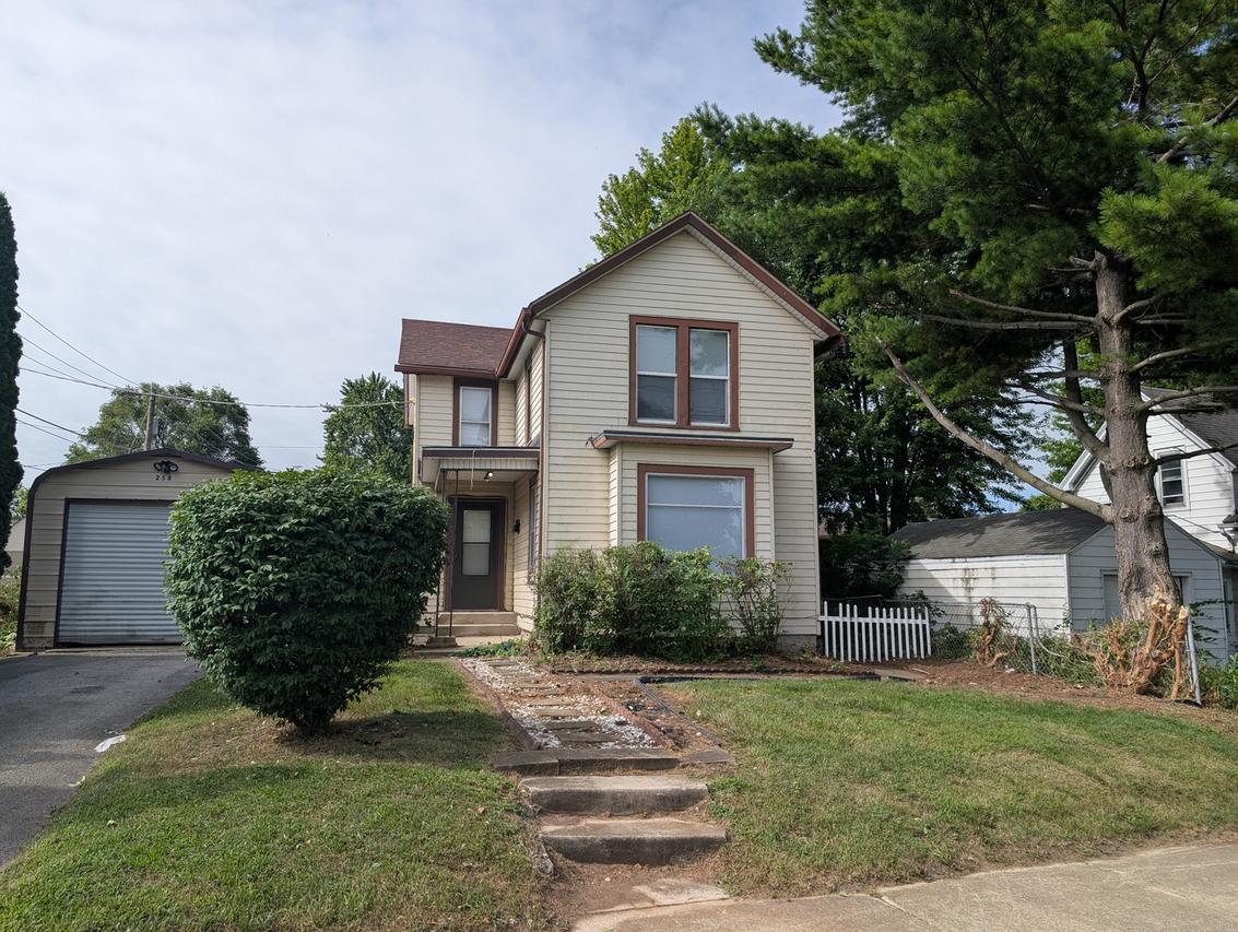 258 W Water St., Kankakee, IL 60901