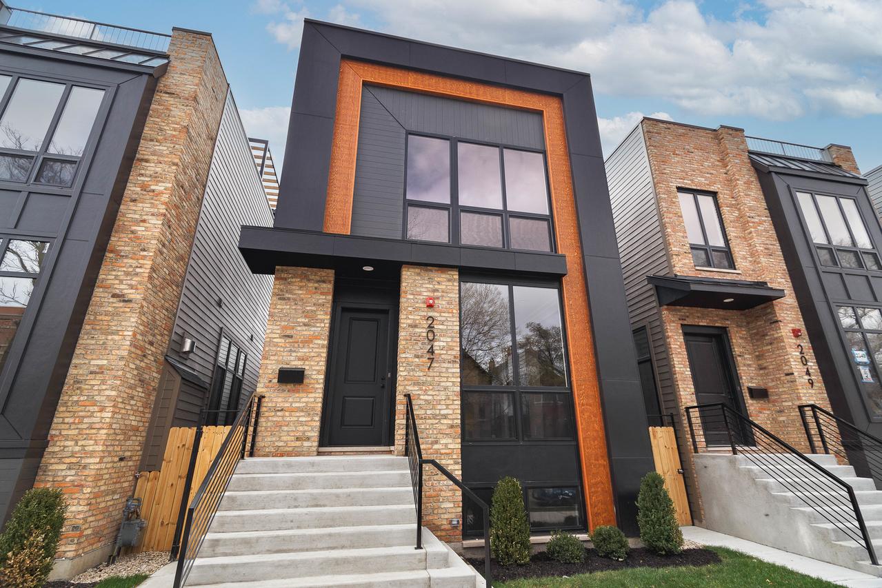 2047 W Race Ave., Chicago, IL 60612