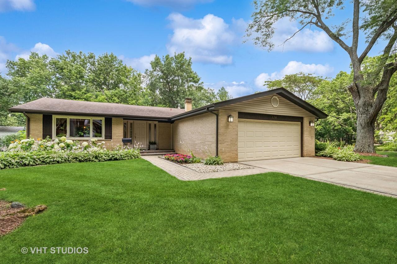 179 Acorn Ln., Libertyville, IL 60048