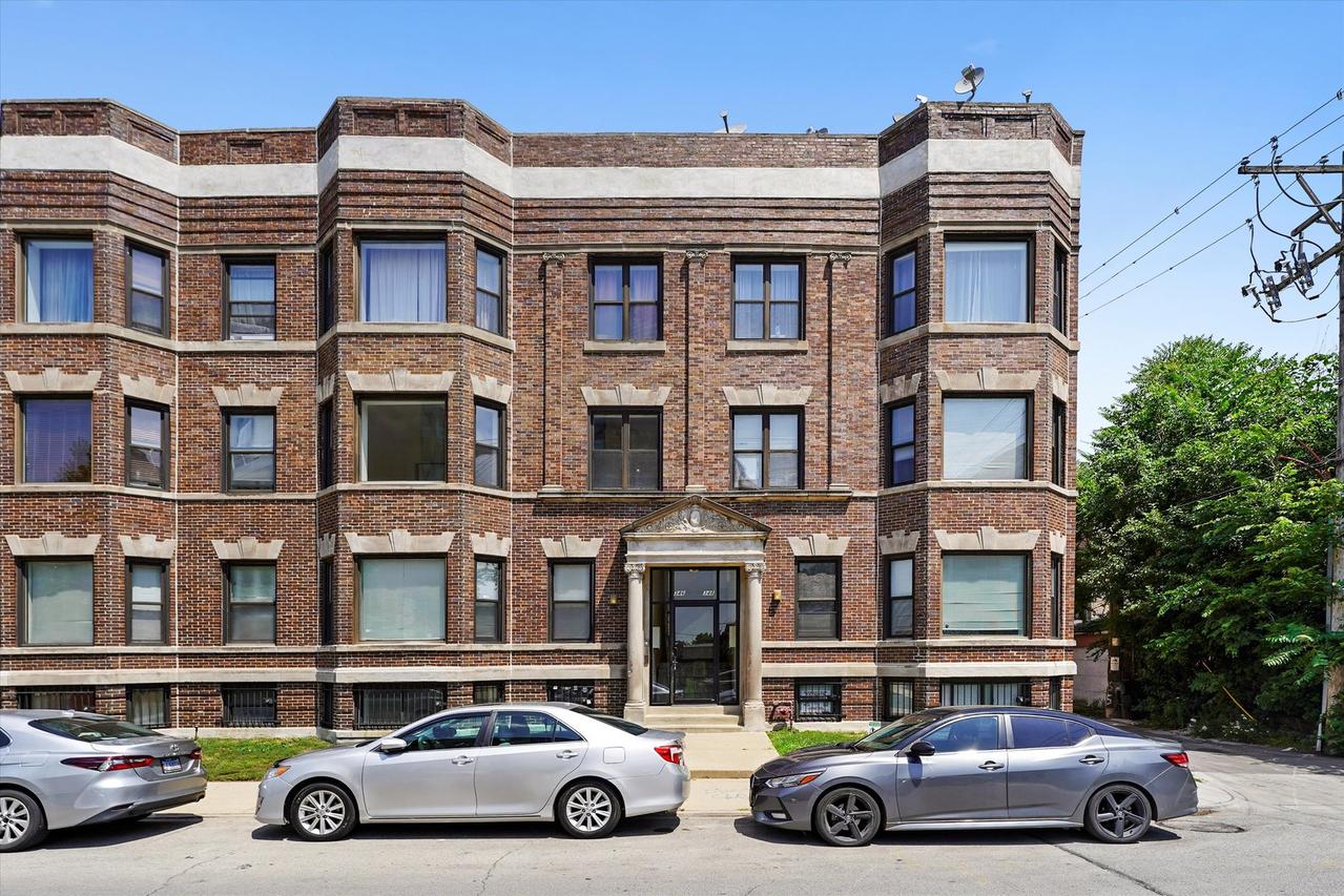 348 E 41st St. #1, Chicago, IL 60653