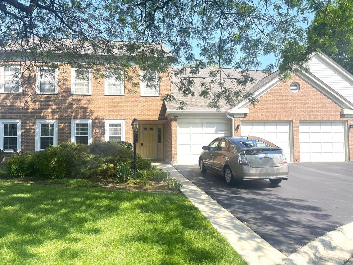 1606 Brittany Ct. #B1, Wheeling, IL 60090