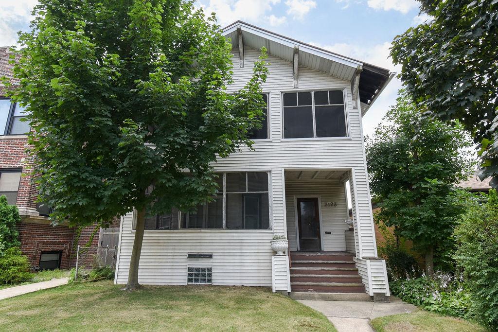 2123 W Touhy Ave., Chicago, IL 60645