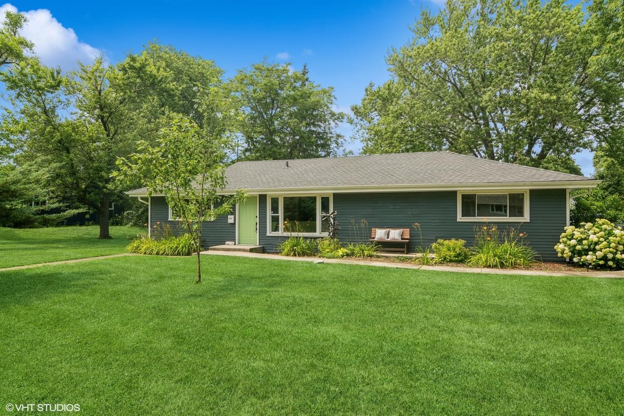 10 Rugby Rd., Lake Zurich, IL 60047
