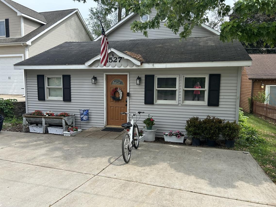1527 N Harrison St., Algonquin, IL 60102