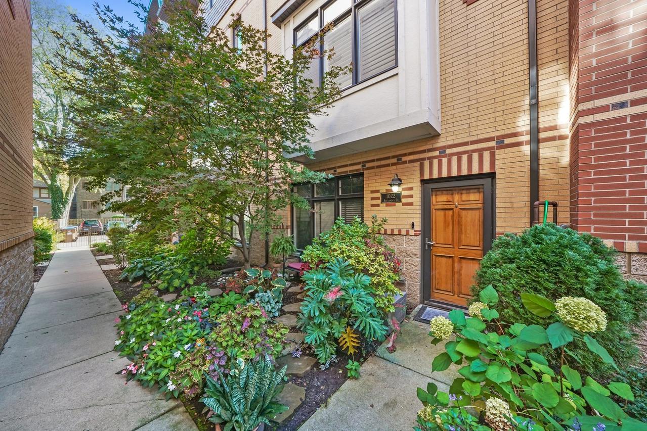 1022 Alexander Ln., Oak Park, IL 60302
