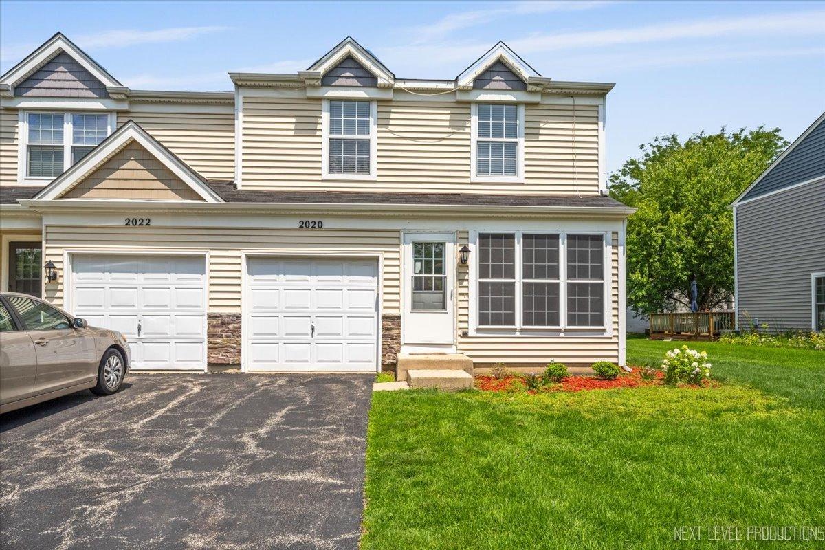 2020 College Green Dr., Elgin, IL 60123