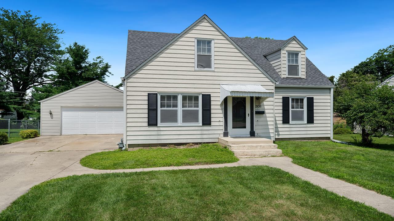 208 W 1st St., Mount Morris, IL 61054