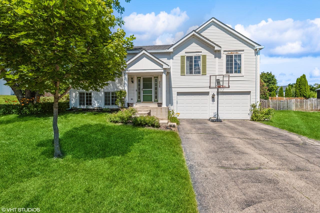 235 Aberdeen Dr., Algonquin, IL 60102