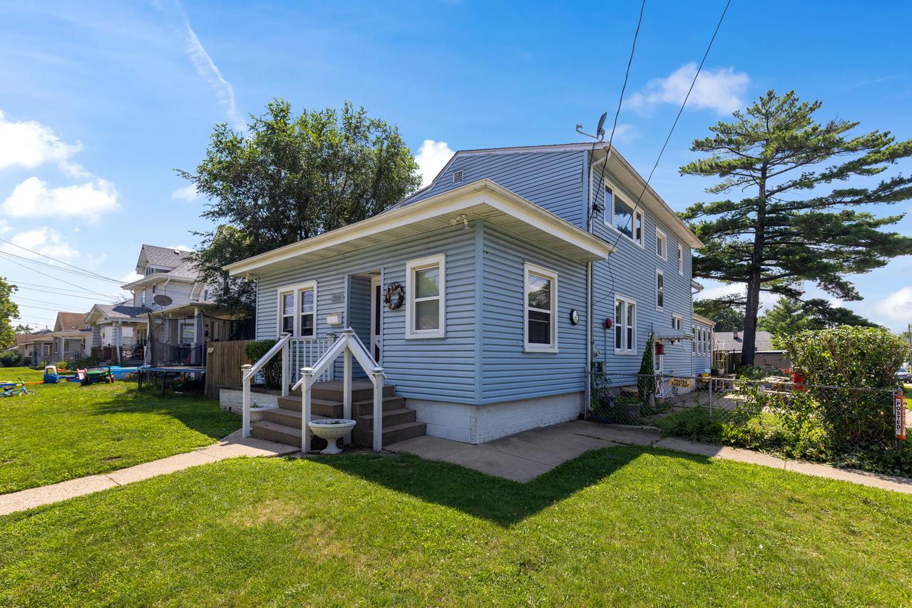 2303 9th St., Rockford, IL 61104