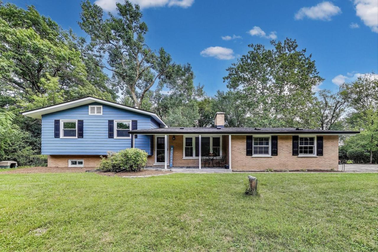 222 Bradwell Rd., Inverness, IL 60010