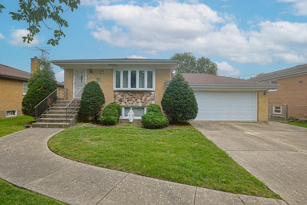 541 Willow Rd., Elmhurst, IL 60126