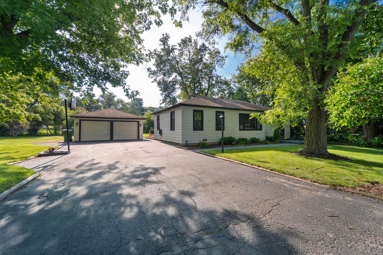 37791 N De Woody Rd., Beach Park, IL 60087