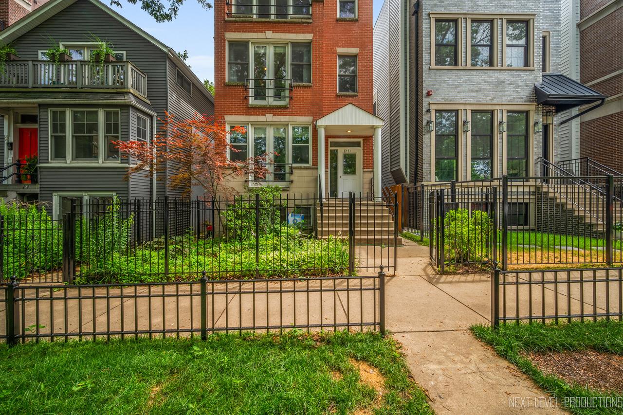 1221 W School St. #2, Chicago, IL 60657