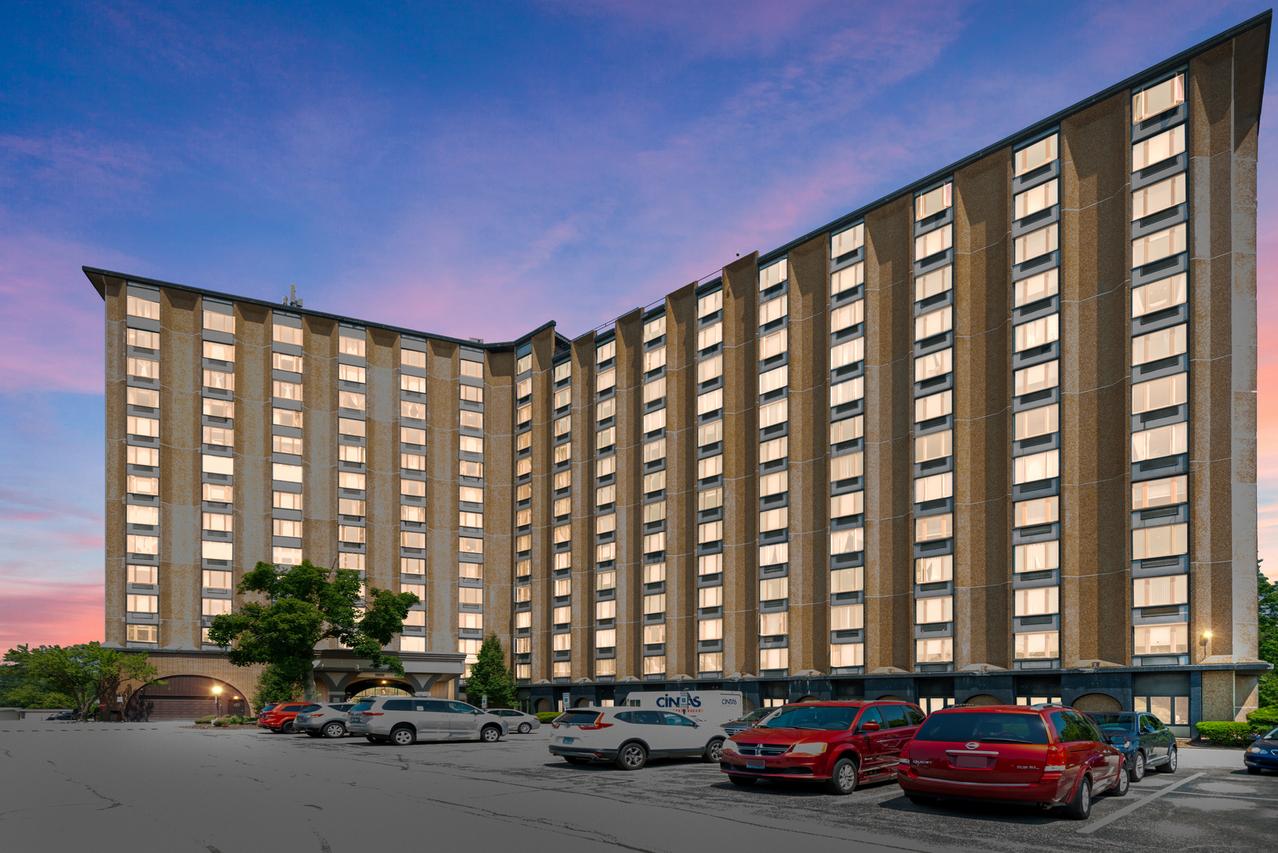 1 Renaissance Pl. #8GF, Palatine, IL 60067