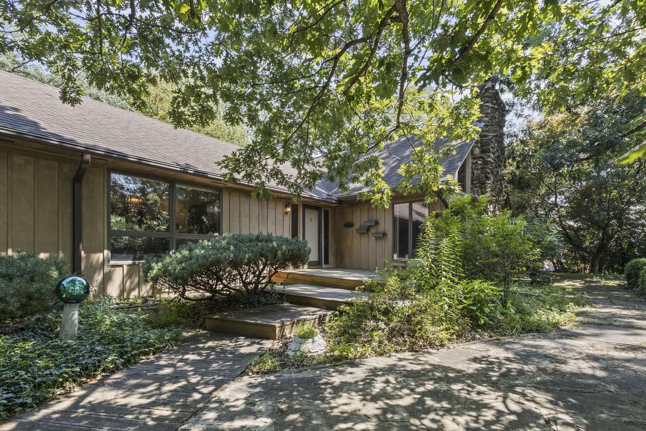 4 Brierwoods Ln., Hawthorn Woods, IL 60047