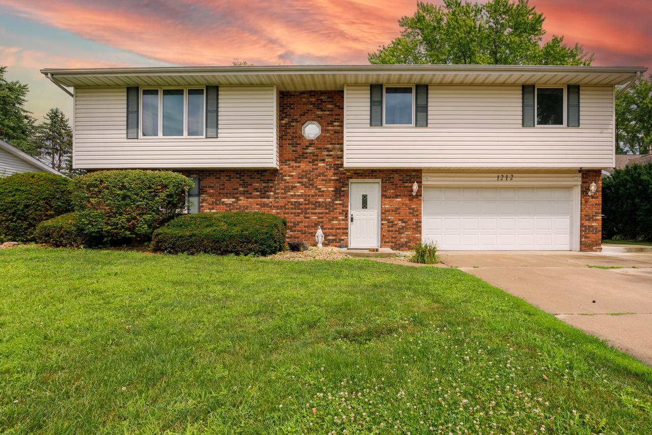 1212 Broadmoor Dr., Bloomington, IL 61704