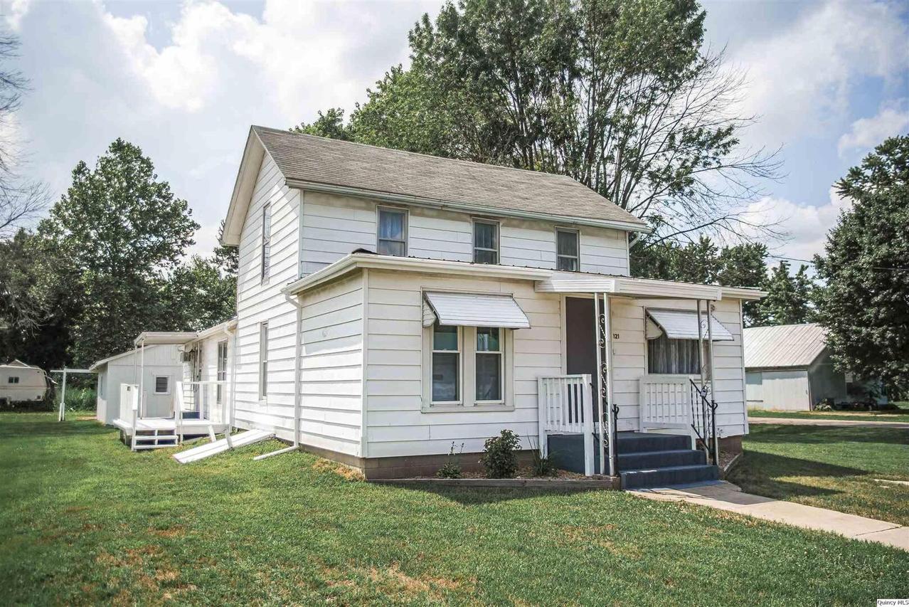 121 N Broad St., Loraine, IL 62349