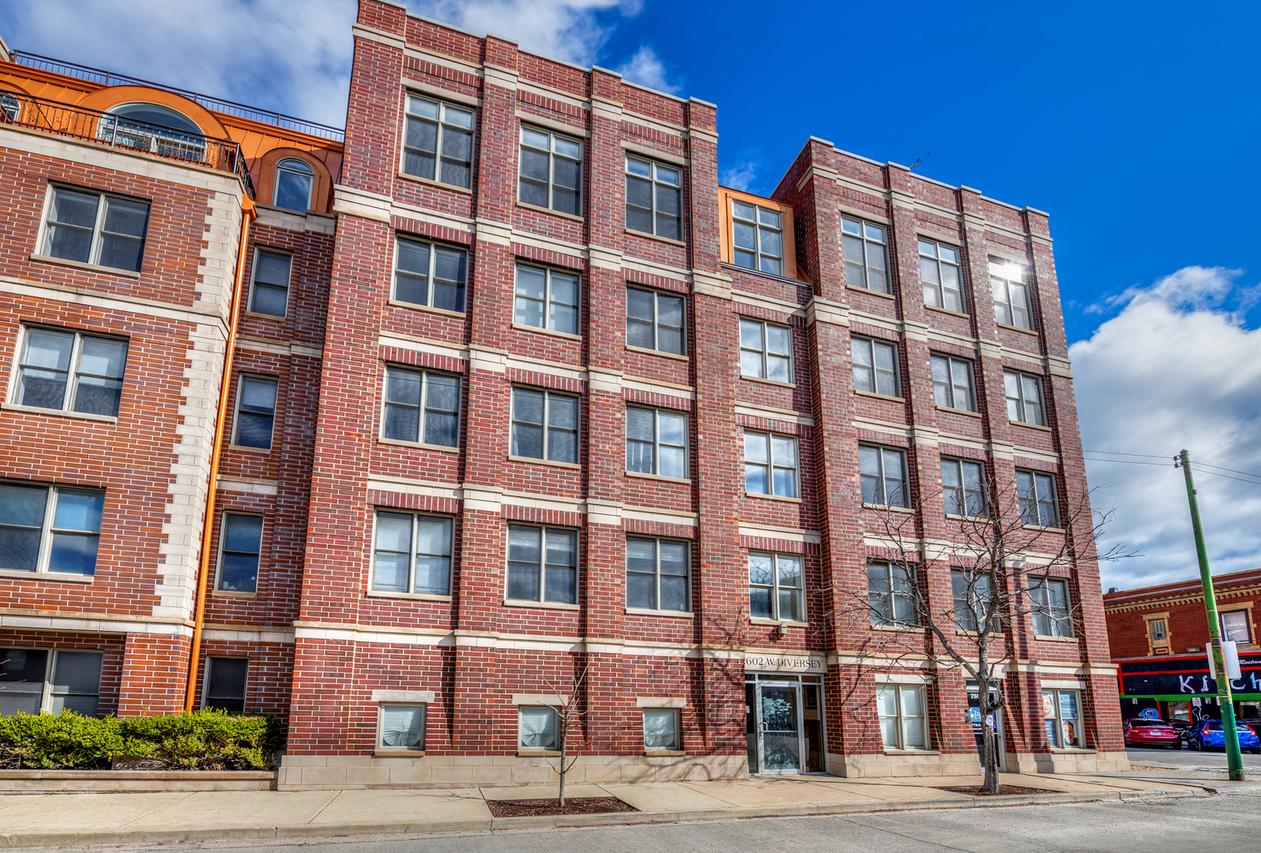 2602 W Diversey Ave. #401, Chicago, IL 60647