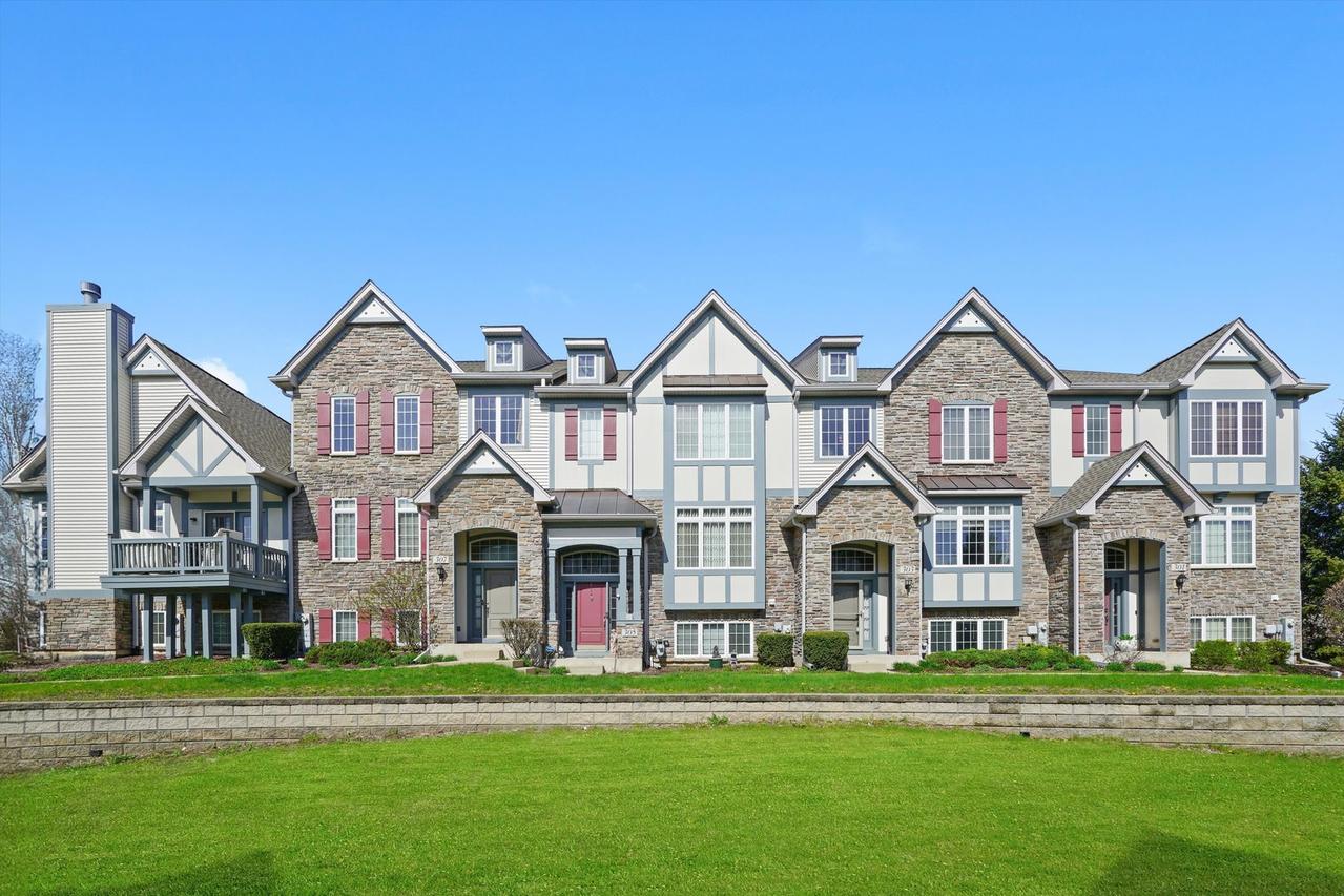 303 Sype Dr., Carol Stream, IL 60188