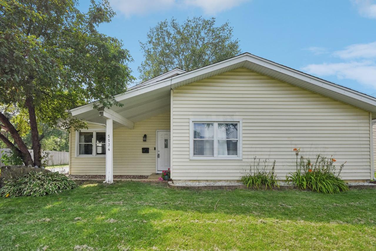 5534 W Celebrity Cir., Hanover Park, IL 60133