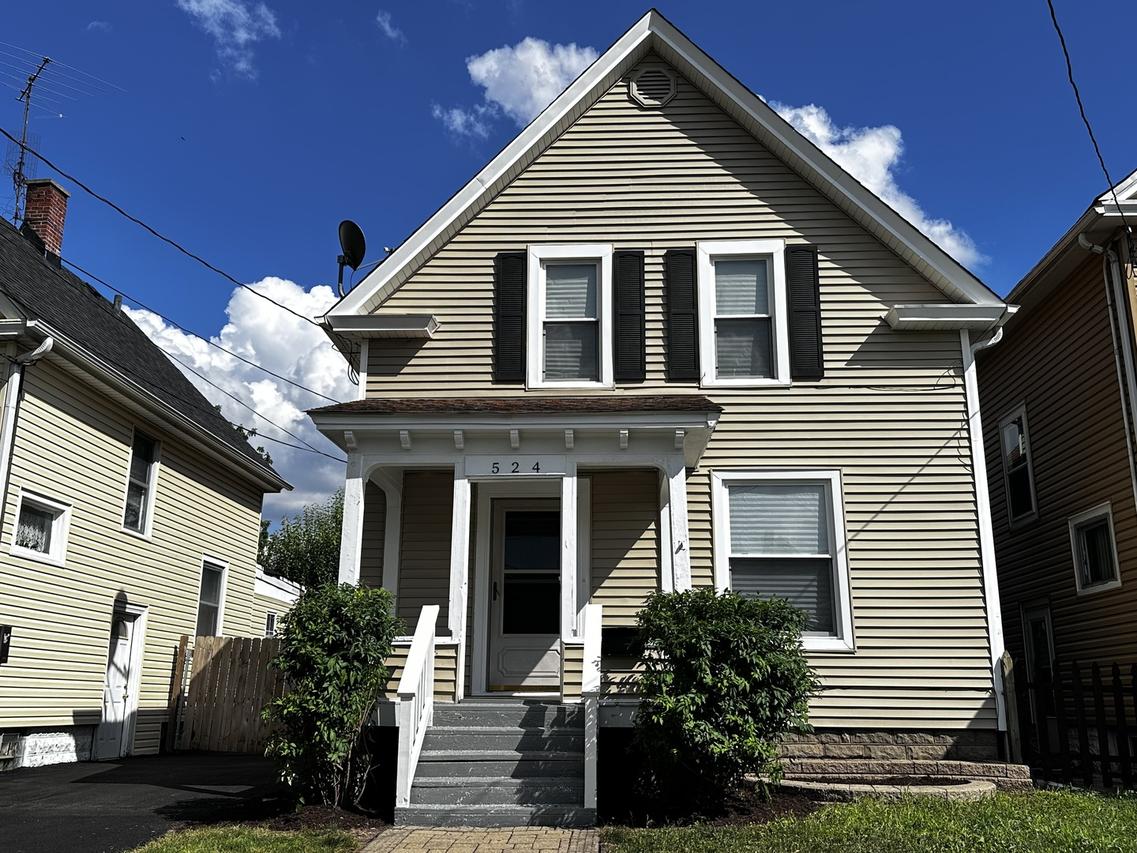 524 Woodlawn Ave., Aurora, IL 60506