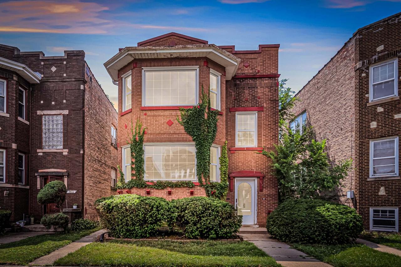 1842 Elmwood Ave., Berwyn, IL 60402