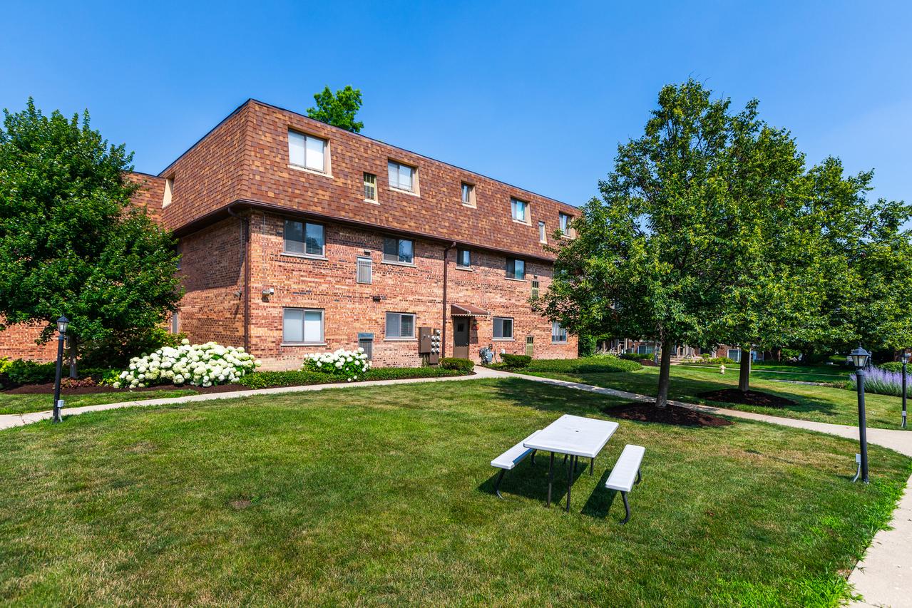 1500 S Fairfield Ave. #2A, Lombard, IL 60148