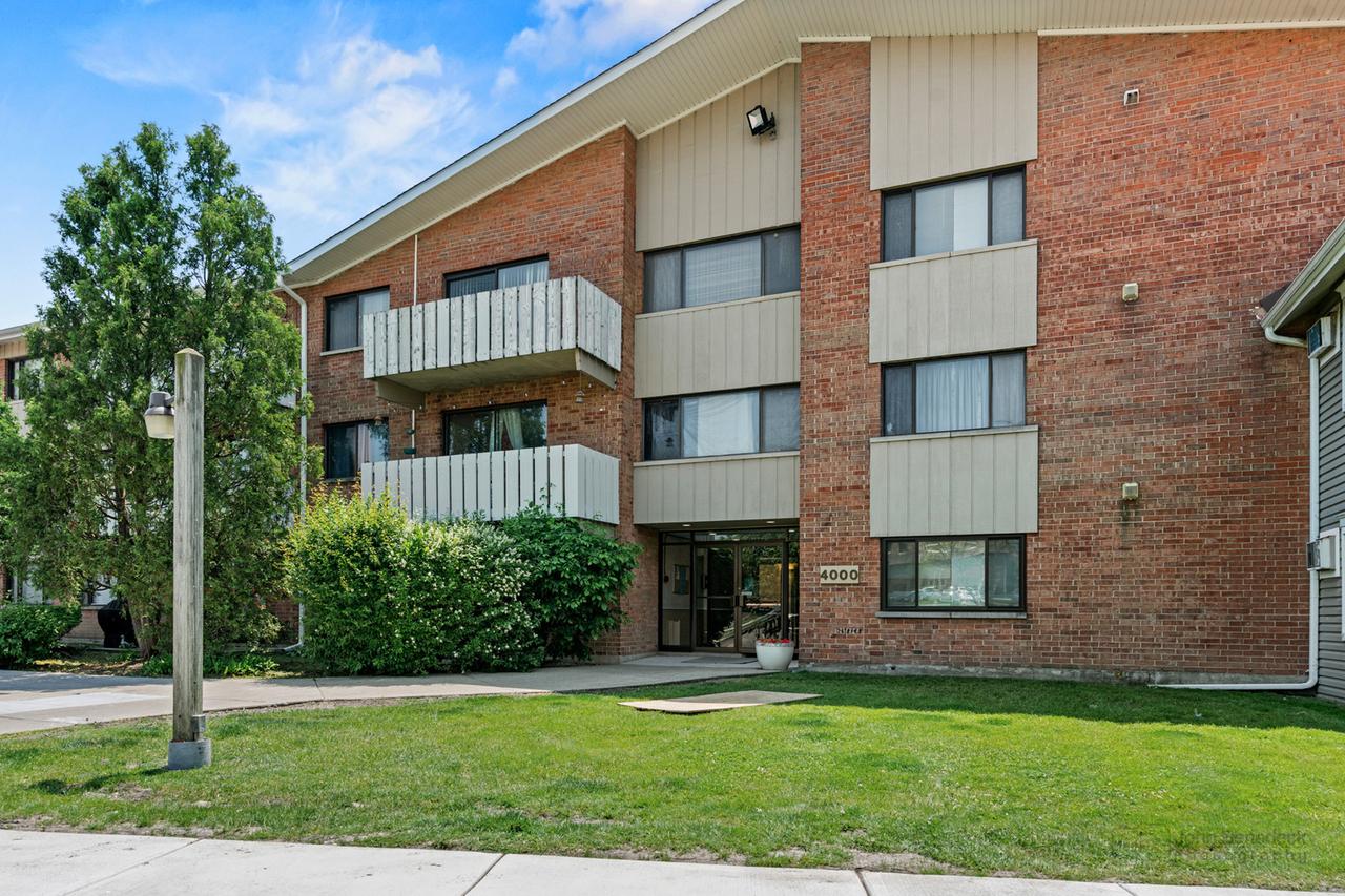 4000 Bayside Dr. #105, Palatine, IL 60074