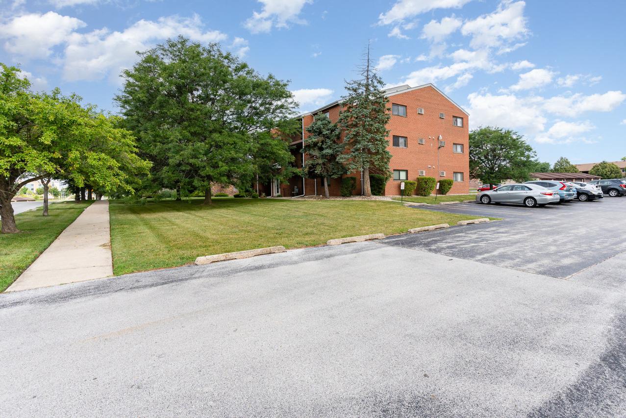 9860 W 153rd St. #309, Orland Park, IL 60462