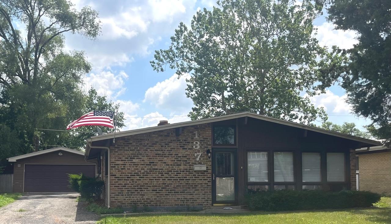 137 N Highview Ave., Addison, IL 60101