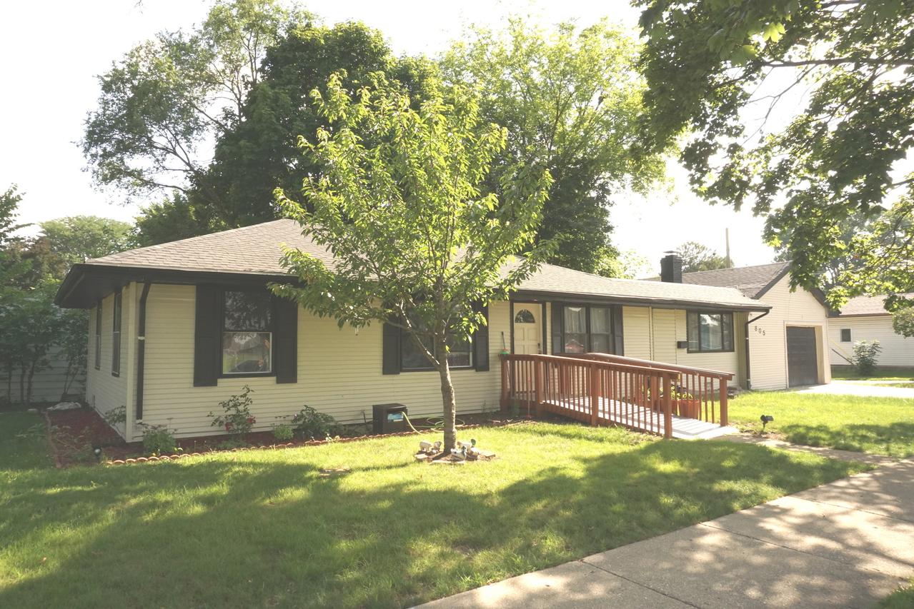 805 W Ridgeland Ave., Waukegan, IL 60085