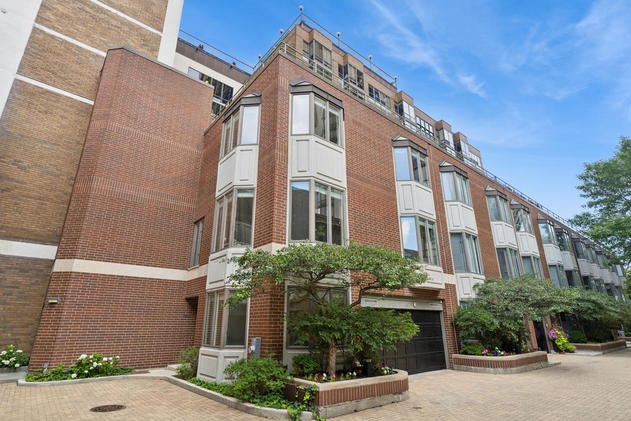 1740 N Clark St. #1730, Chicago, IL 60614